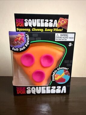 NIB NeeDoh Squeeezza Pizza - Peelable cheese